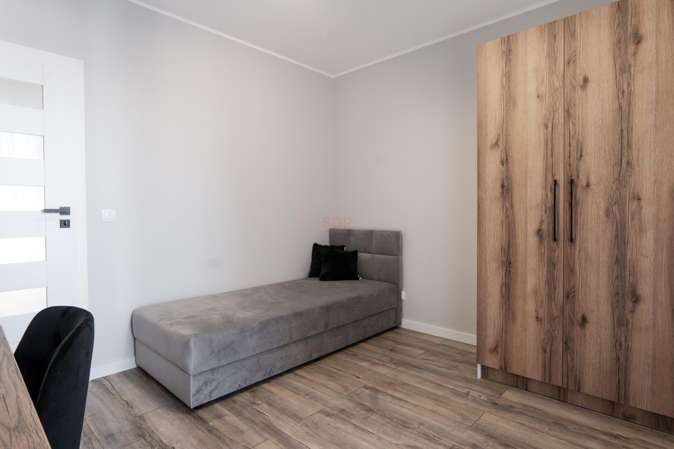 Możliwość najmu na 6 miesięcy | Pierwszy najem | Garaż-8