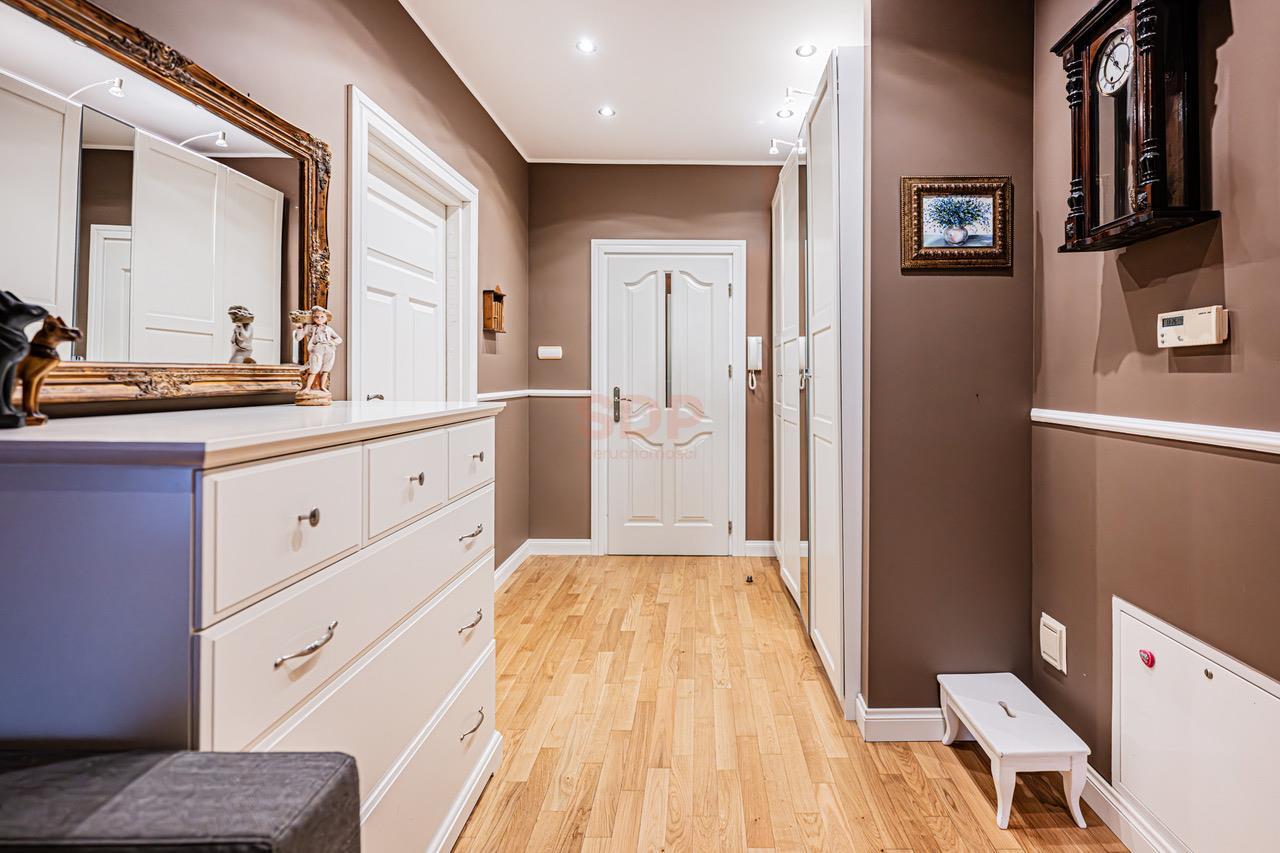 Duży funkcjonalny dom z garażem i ogrodem-16