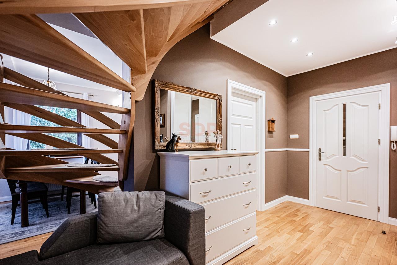 Duży funkcjonalny dom z garażem i ogrodem-17