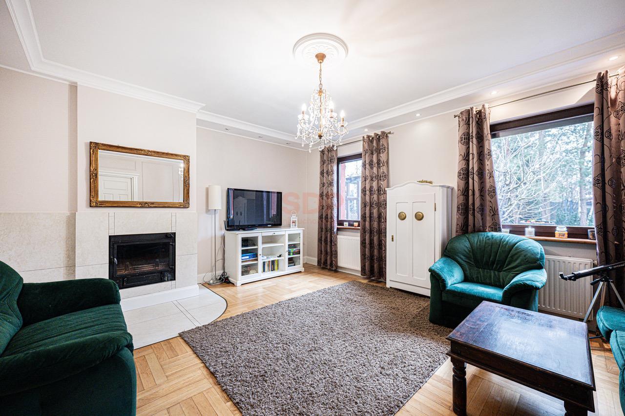 Duży funkcjonalny dom z garażem i ogrodem-18