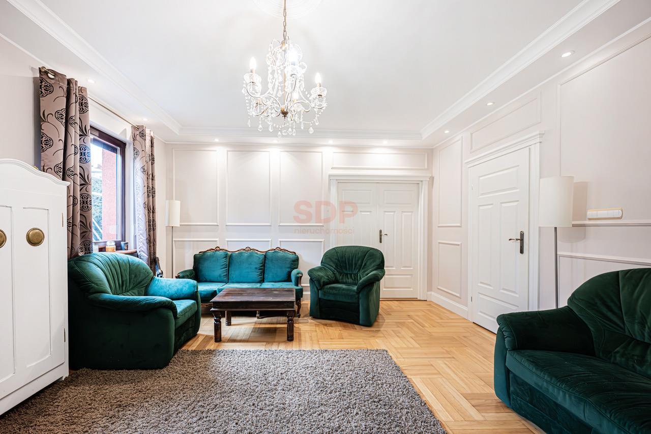 Duży funkcjonalny dom z garażem i ogrodem-0