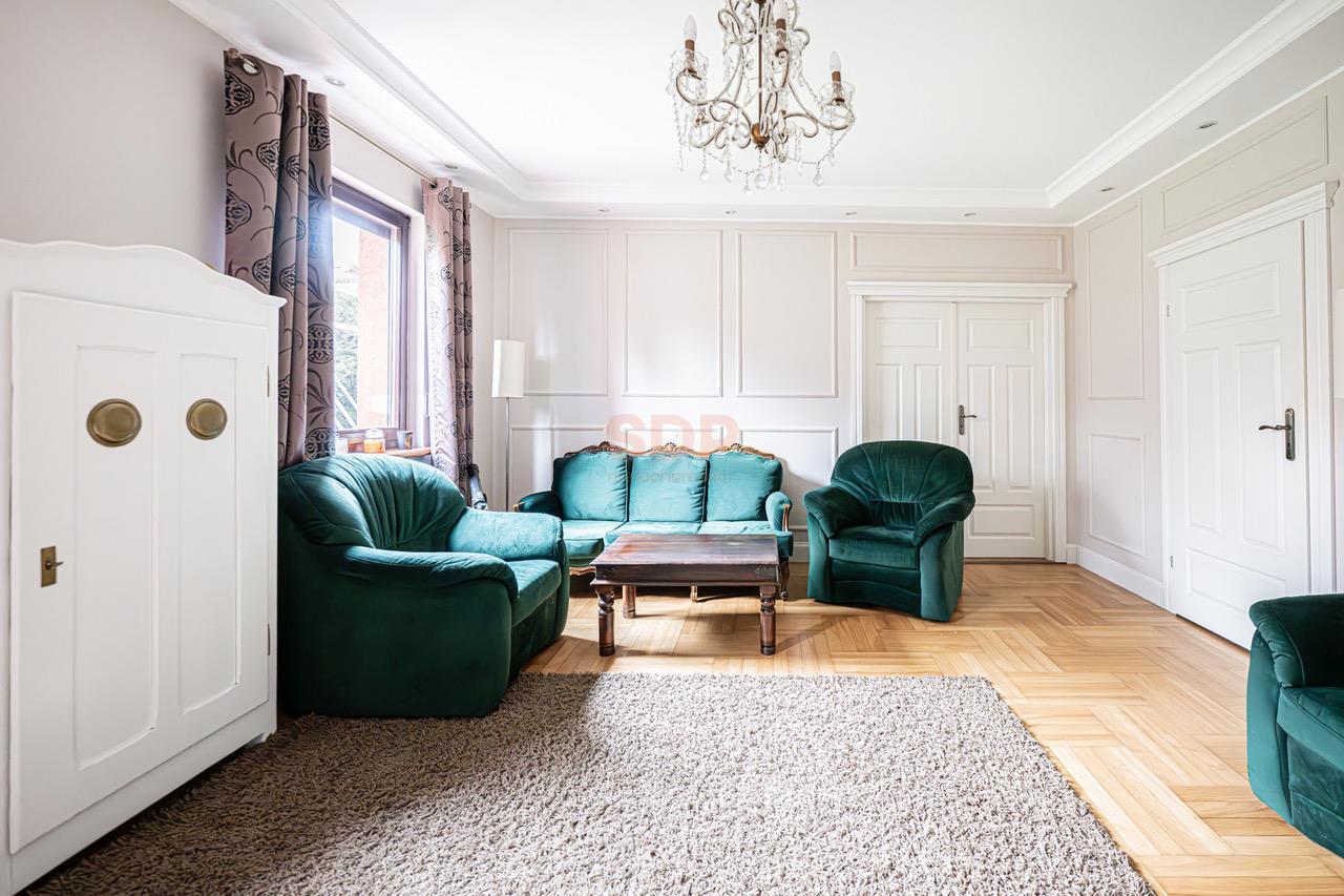 Duży funkcjonalny dom z garażem i ogrodem-19