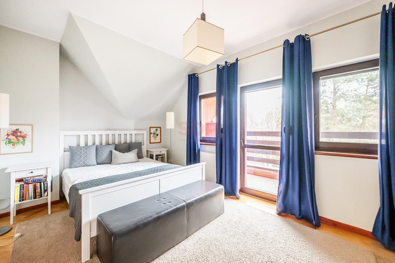 Duży funkcjonalny dom z garażem i ogrodem-23