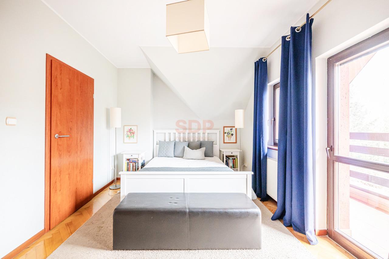 Duży funkcjonalny dom z garażem i ogrodem-24