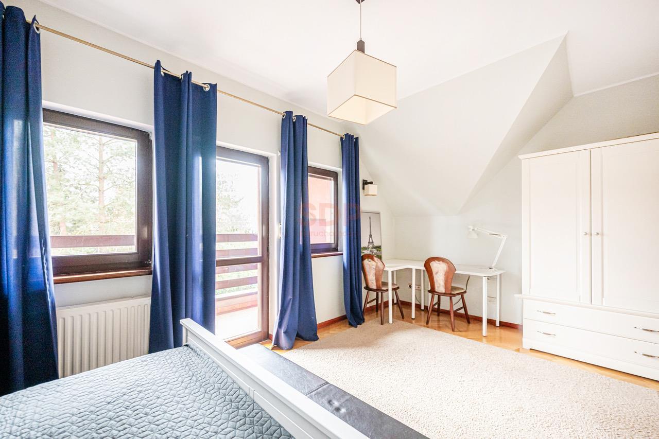 Duży funkcjonalny dom z garażem i ogrodem-25