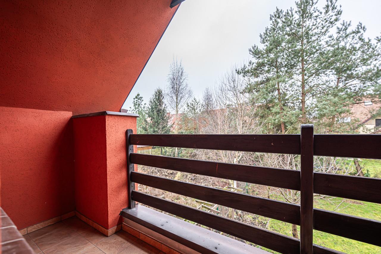 Duży funkcjonalny dom z garażem i ogrodem-26