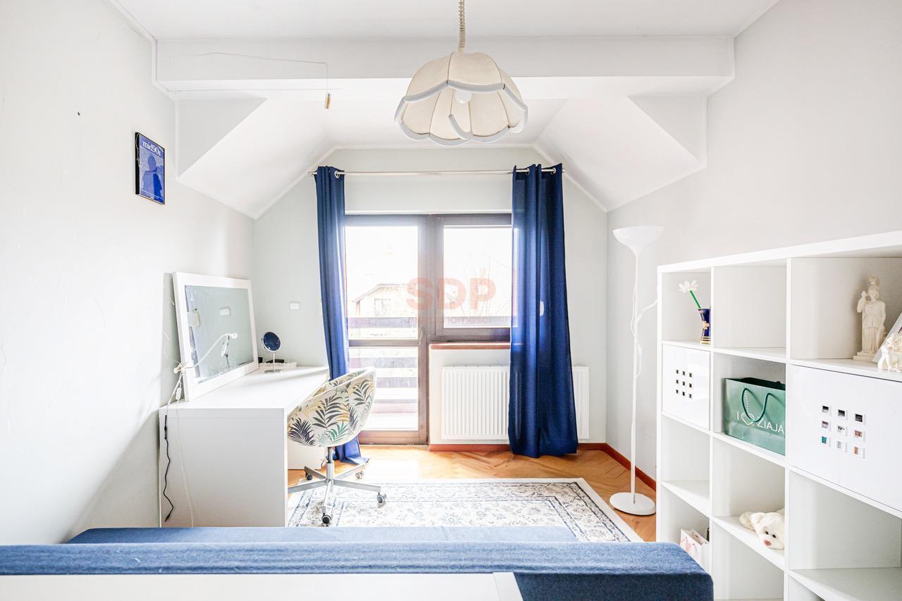 Duży funkcjonalny dom z garażem i ogrodem-29