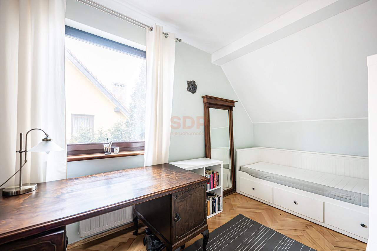 Duży funkcjonalny dom z garażem i ogrodem-36