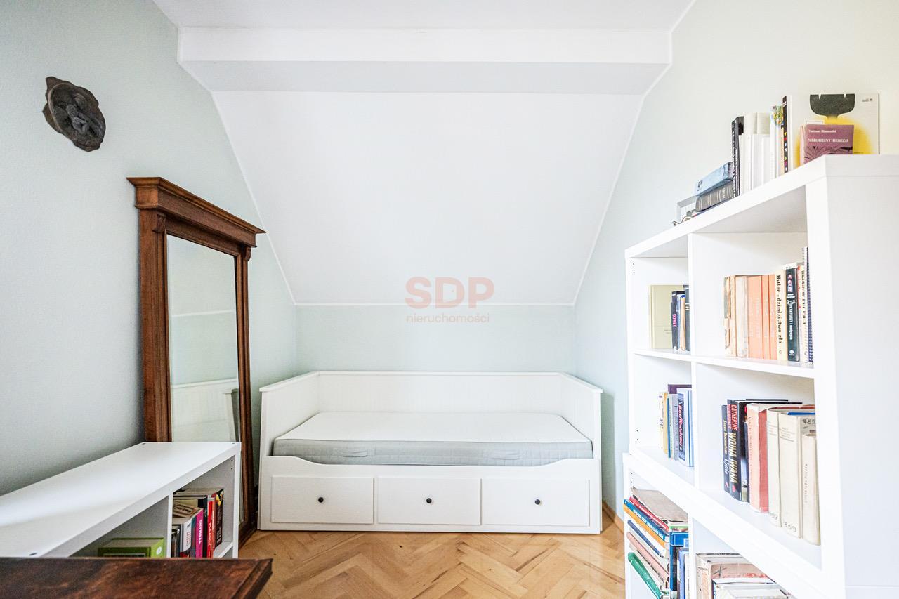 Duży funkcjonalny dom z garażem i ogrodem-37