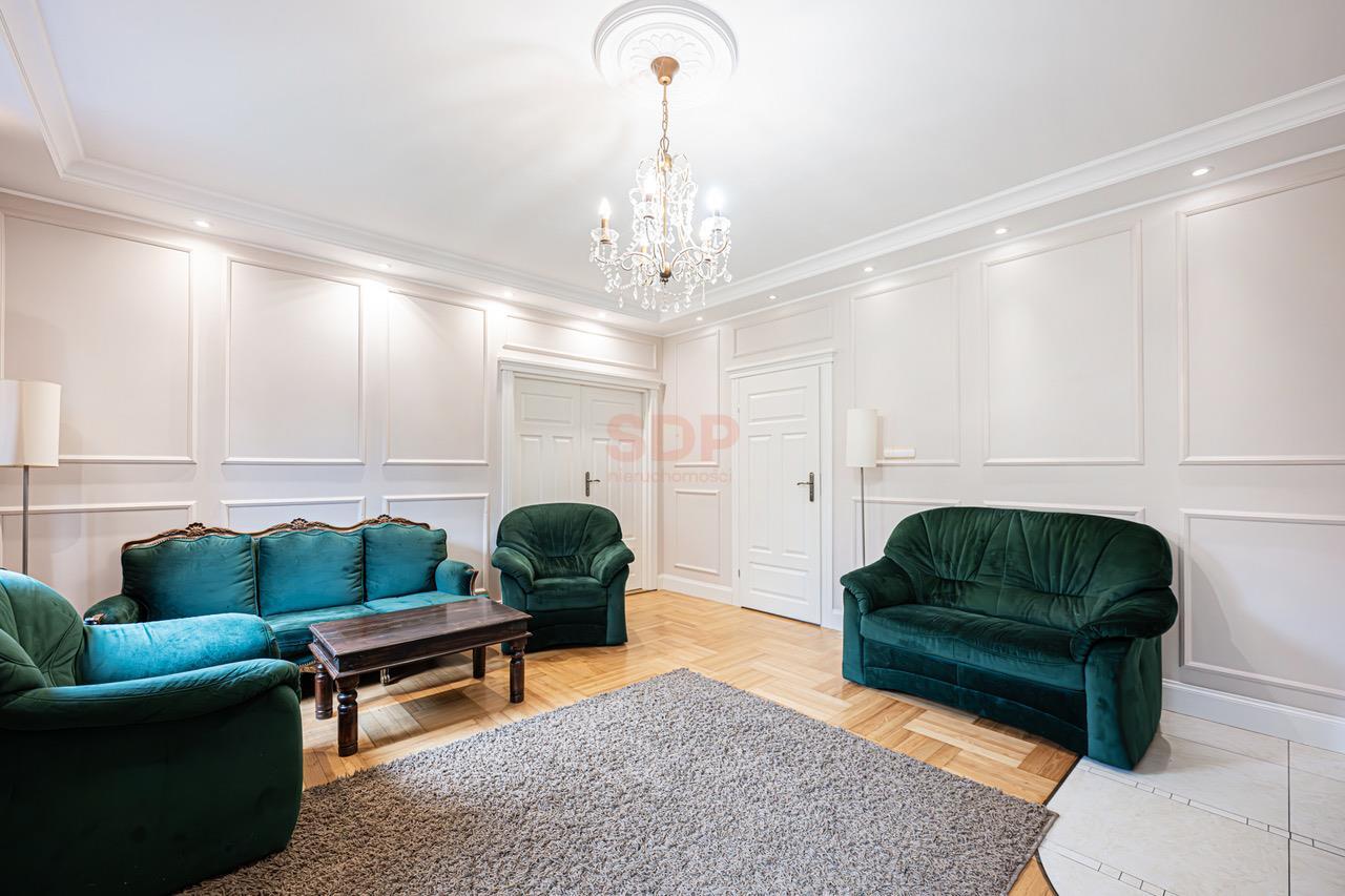 Duży funkcjonalny dom z garażem i ogrodem-2