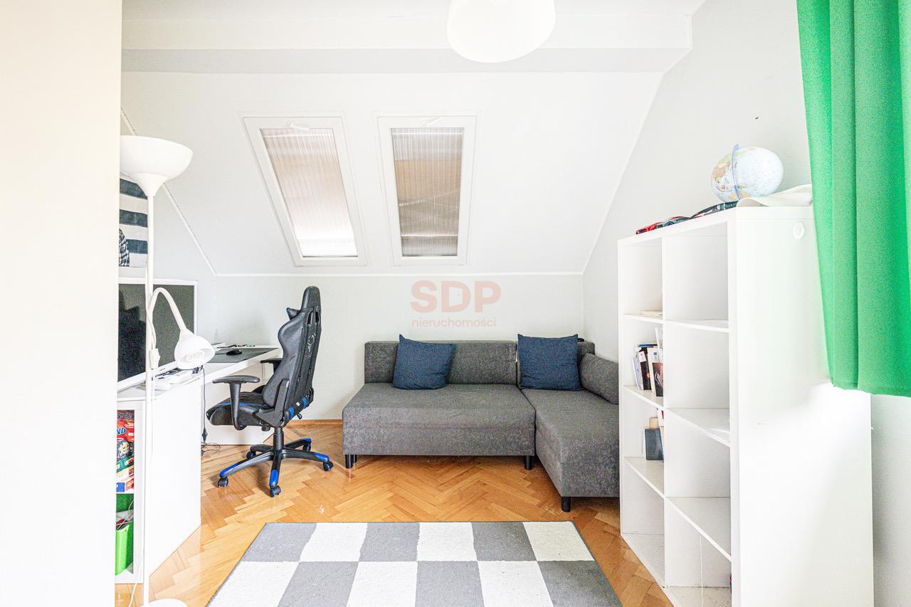 Duży funkcjonalny dom z garażem i ogrodem-41