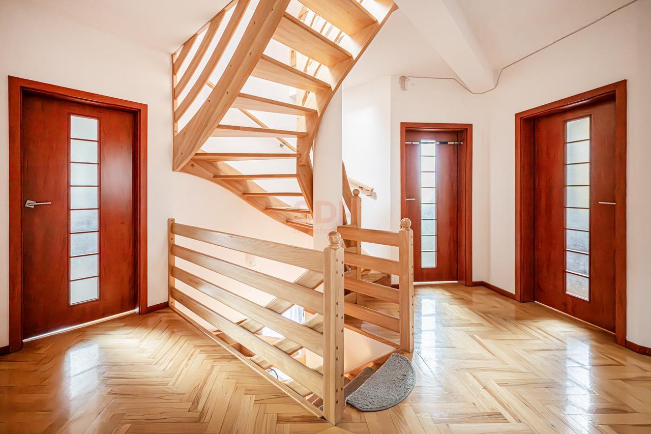 Duży funkcjonalny dom z garażem i ogrodem-45