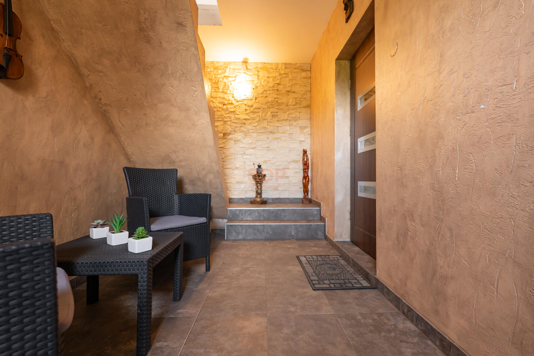 Dom z pięknym ogrodem-14