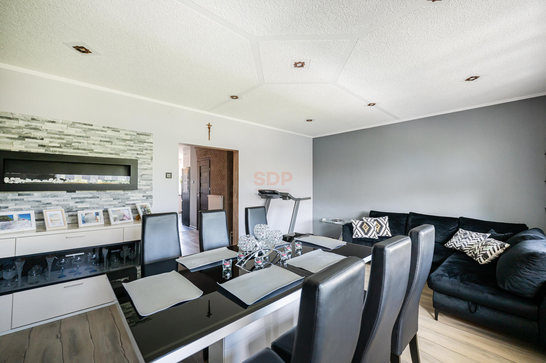 Dom z pięknym ogrodem-4