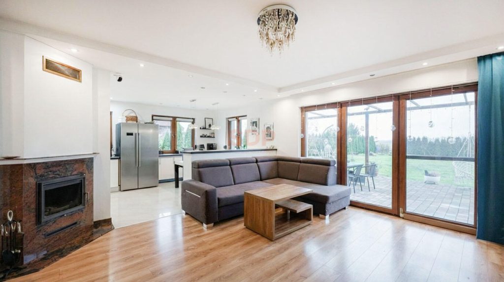 Dom z zew. basenem w okolicy Żarowa na działka 1899 m2-0