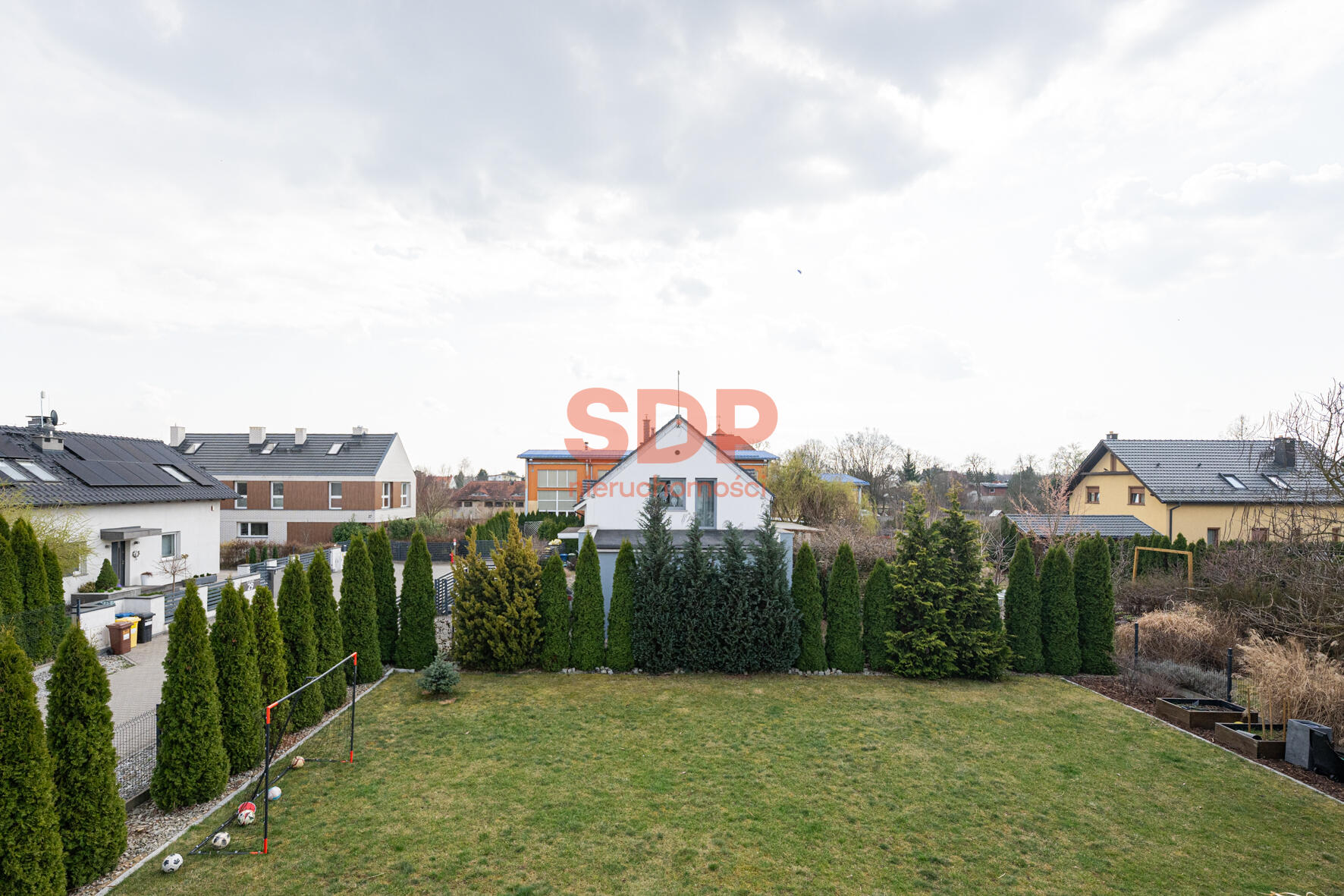 Dom we Wrocławiu | Przestronny | Ogród | Taras | Garaż w bryle budynku-12