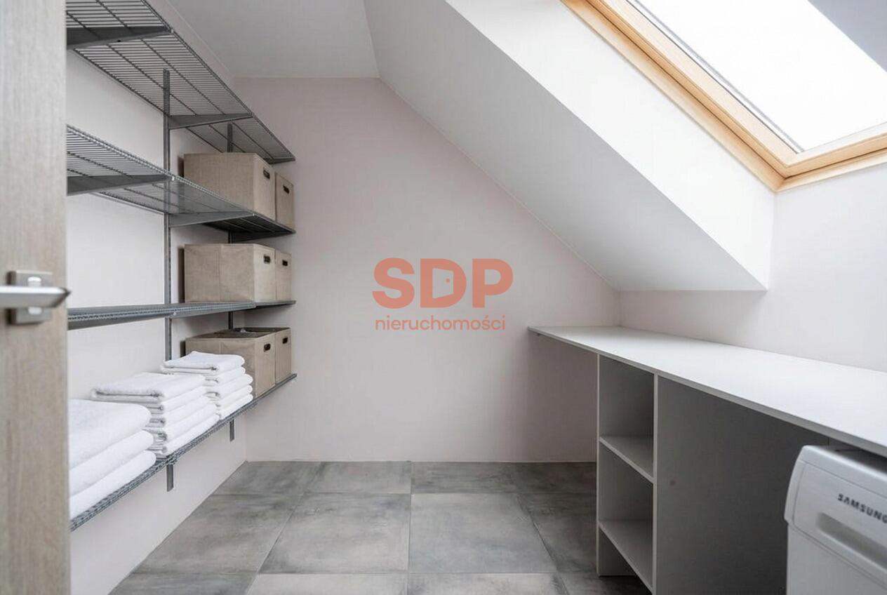 Dom we Wrocławiu | Przestronny | Ogród | Taras | Garaż w bryle budynku-16