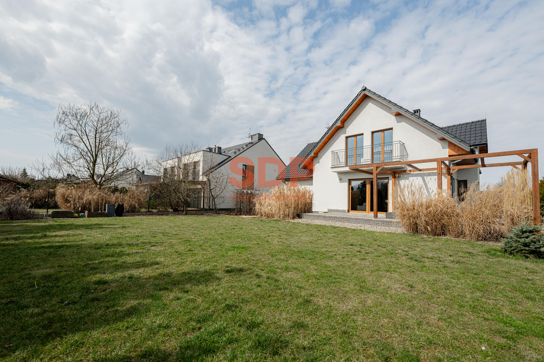 Dom we Wrocławiu | Przestronny | Ogród | Taras | Garaż w bryle budynku-17