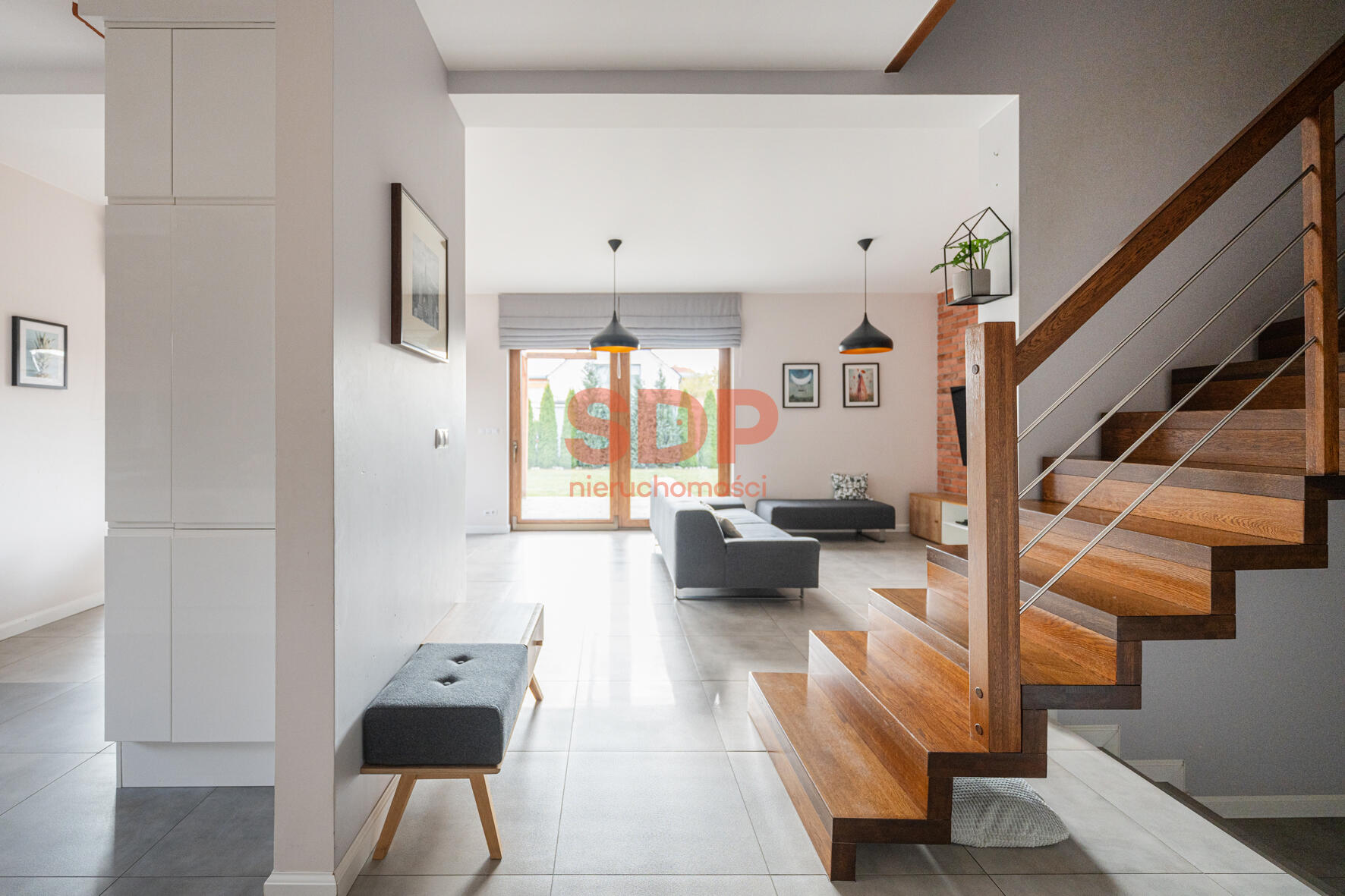 Dom we Wrocławiu | Przestronny | Ogród | Taras | Garaż w bryle budynku-3