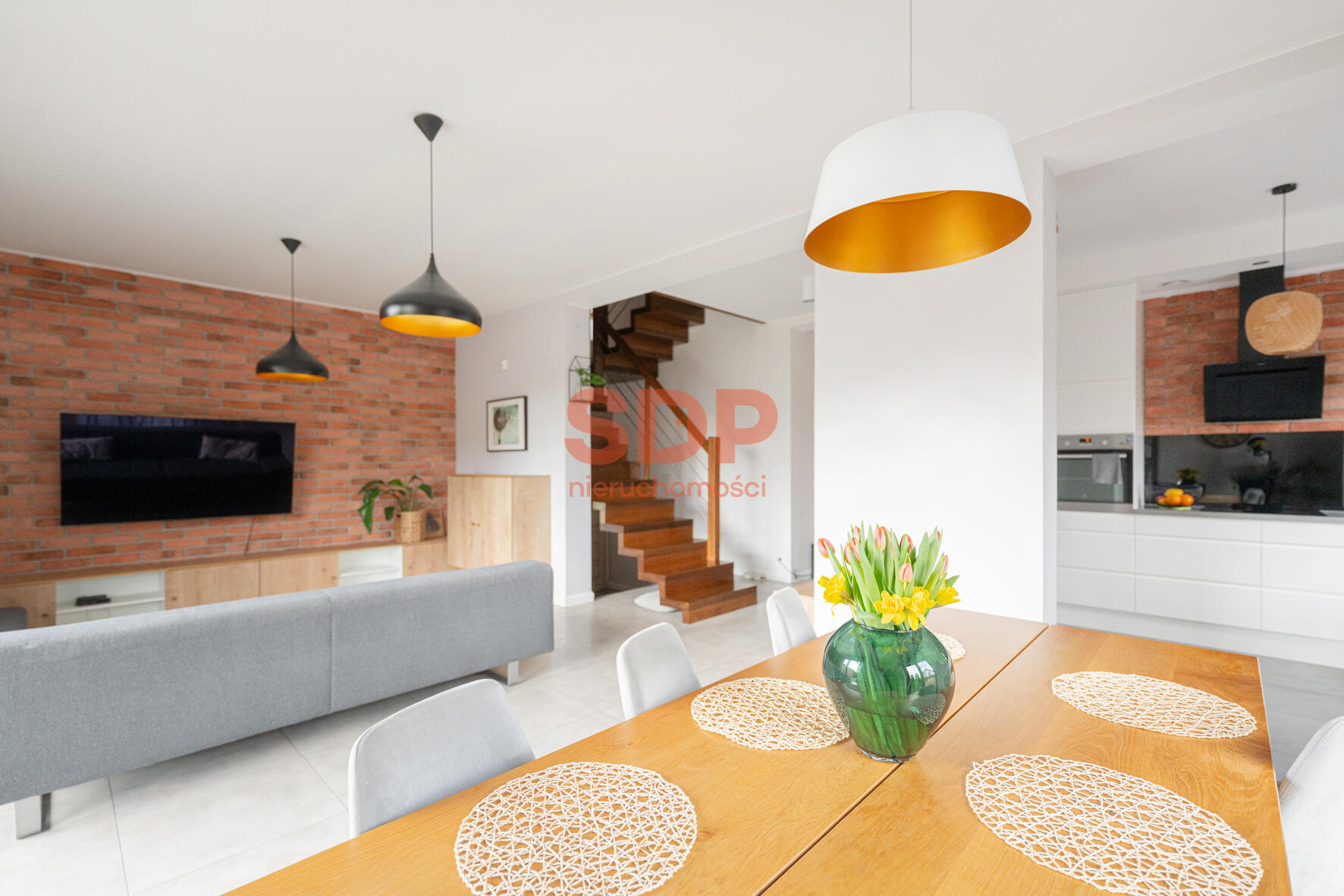 Dom we Wrocławiu | Przestronny | Ogród | Taras | Garaż w bryle budynku-4