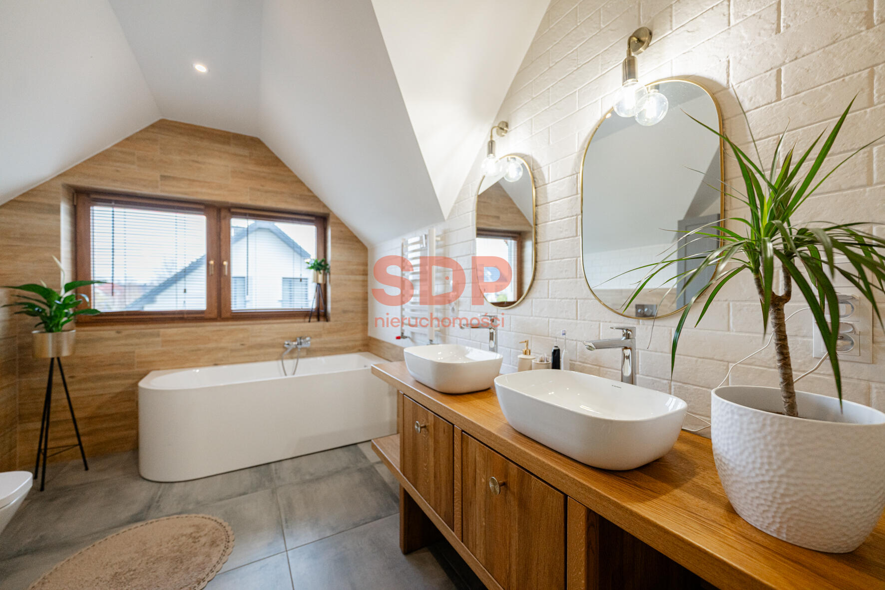 Dom we Wrocławiu | Przestronny | Ogród | Taras | Garaż w bryle budynku-7