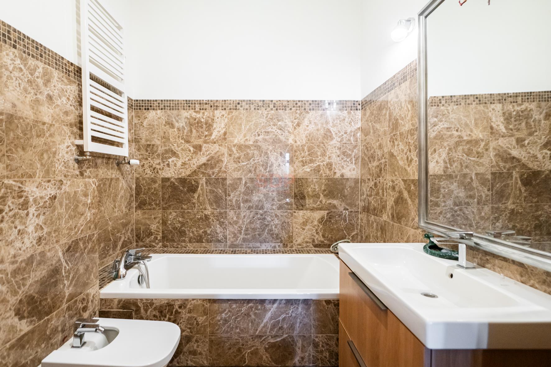 Przestronny apartament w kamienicy projektu Maxa Berga-11