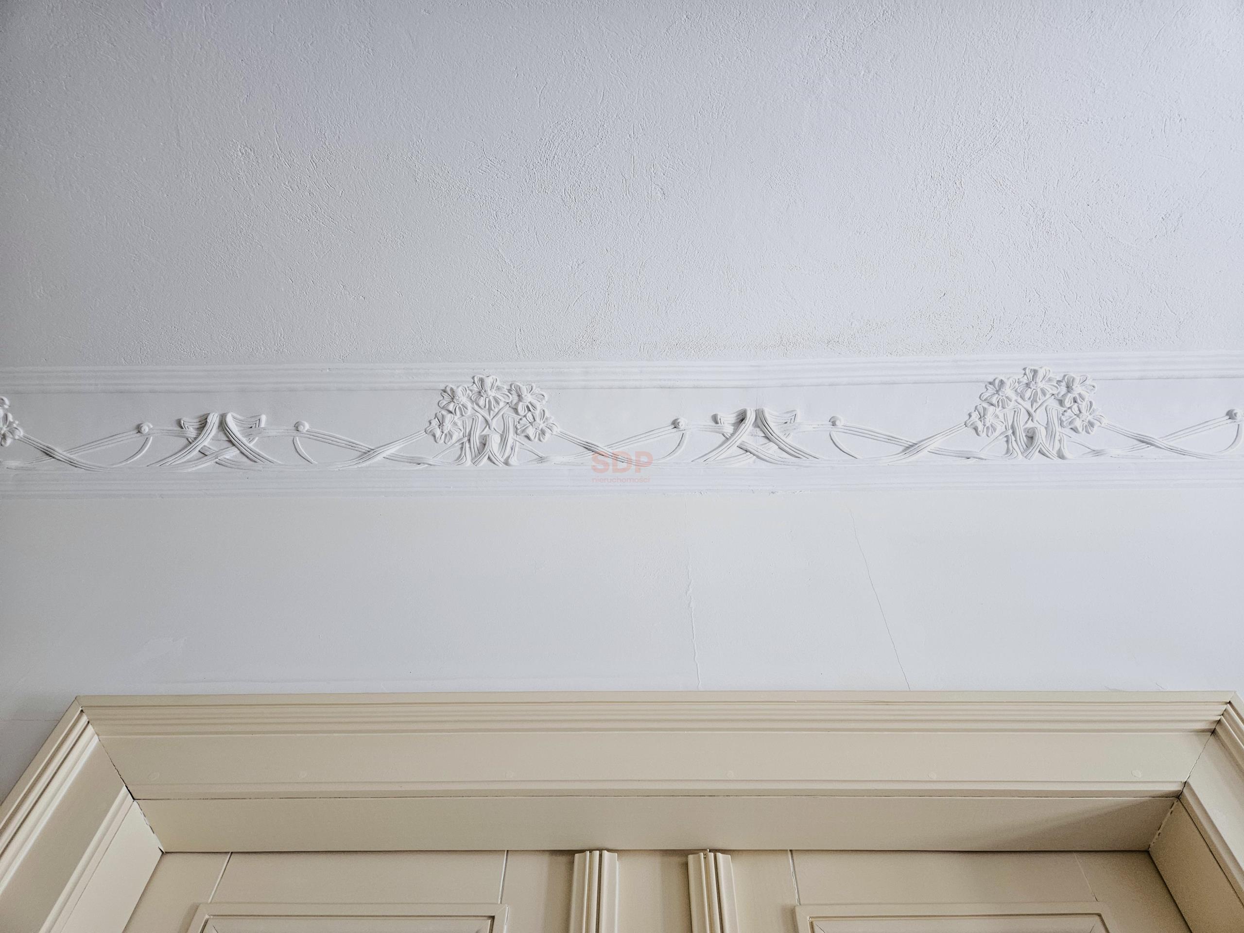 Przestronny apartament w kamienicy projektu Maxa Berga-14