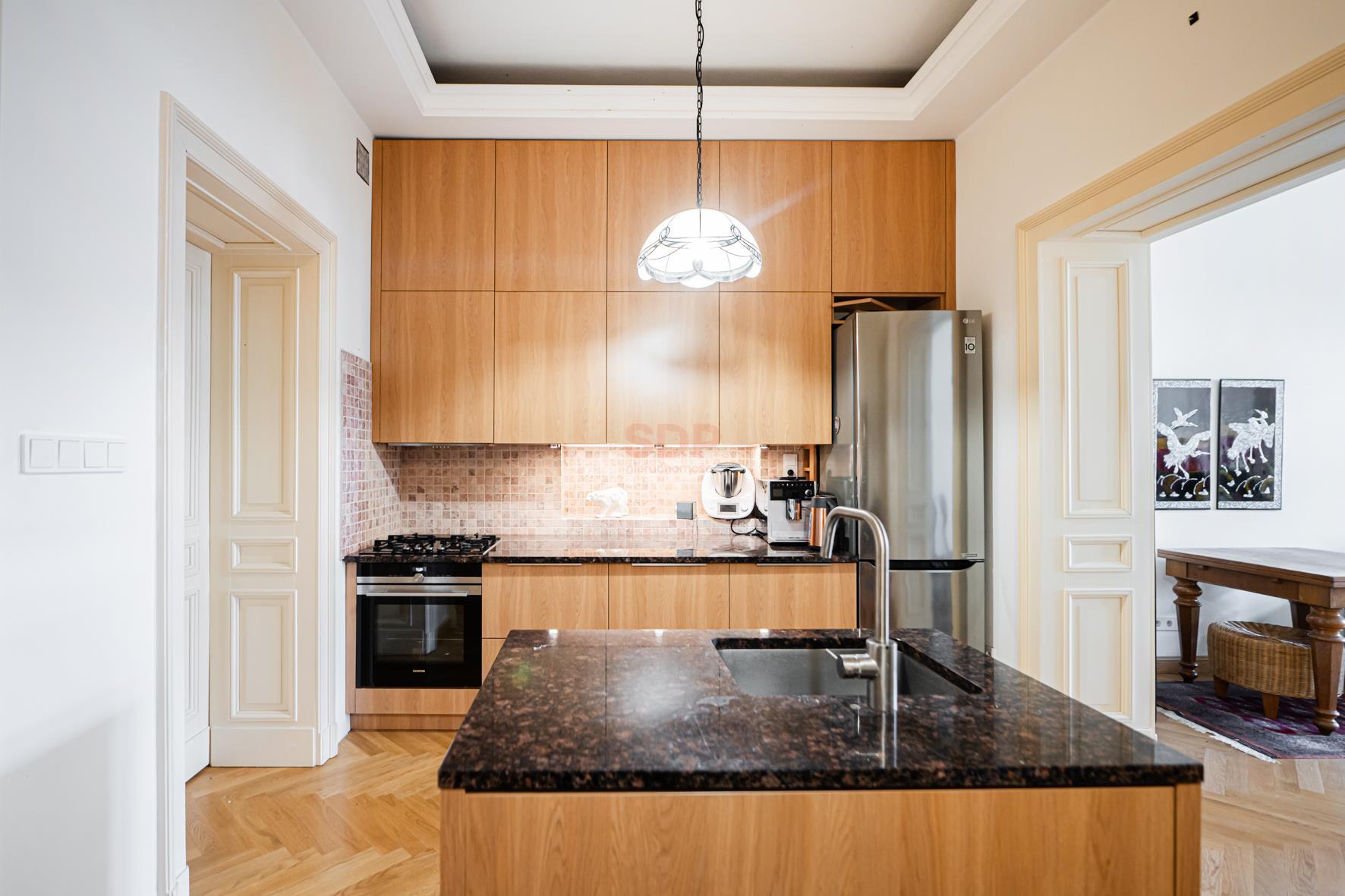 Przestronny apartament w kamienicy projektu Maxa Berga-0