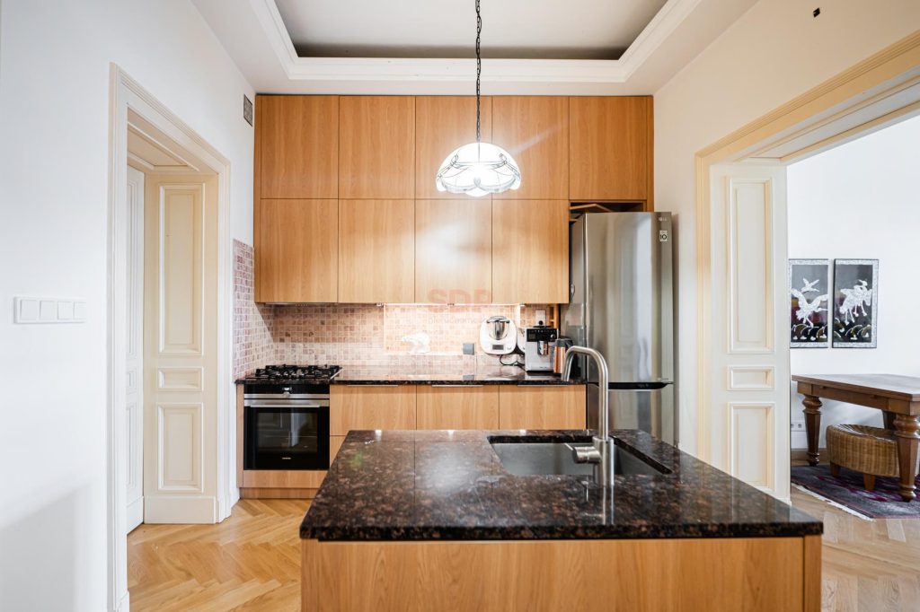 Przestronny apartament w kamienicy projektu Maxa Berga-0