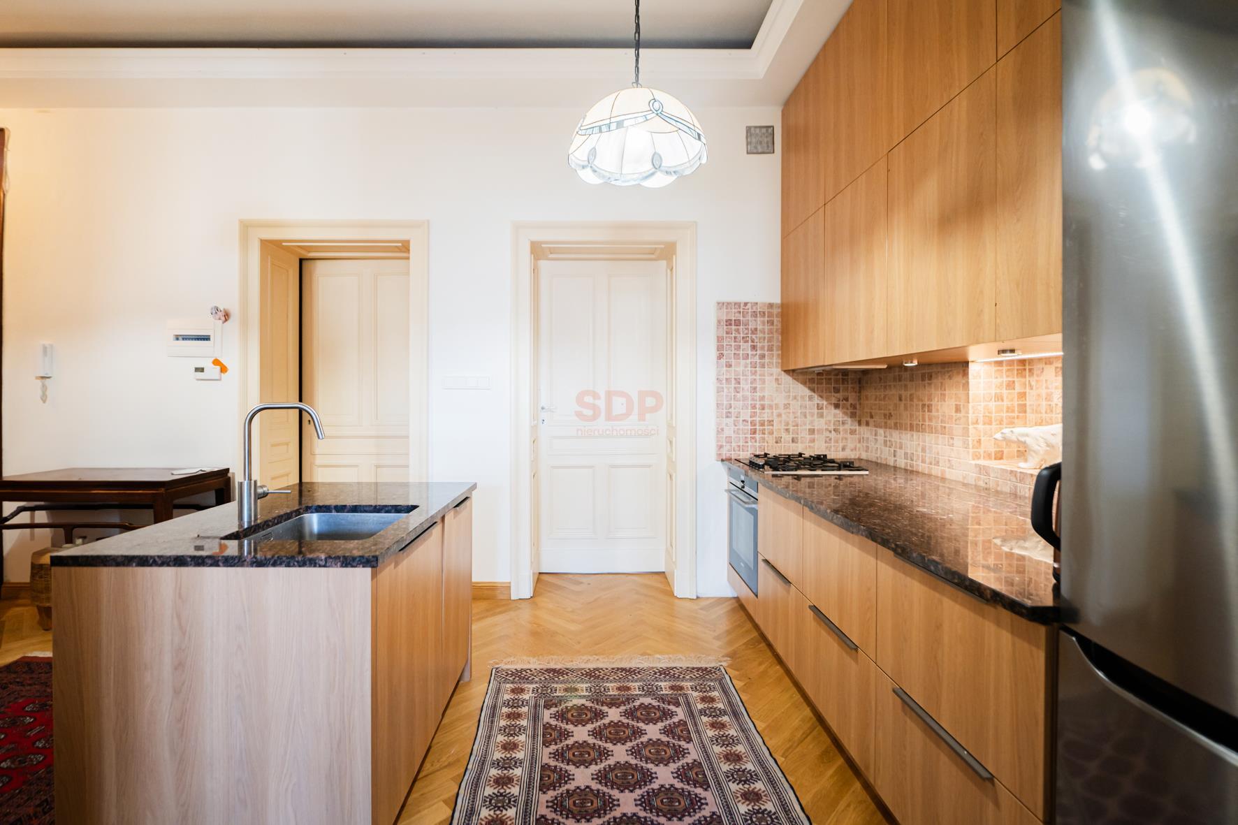 Przestronny apartament w kamienicy projektu Maxa Berga-2