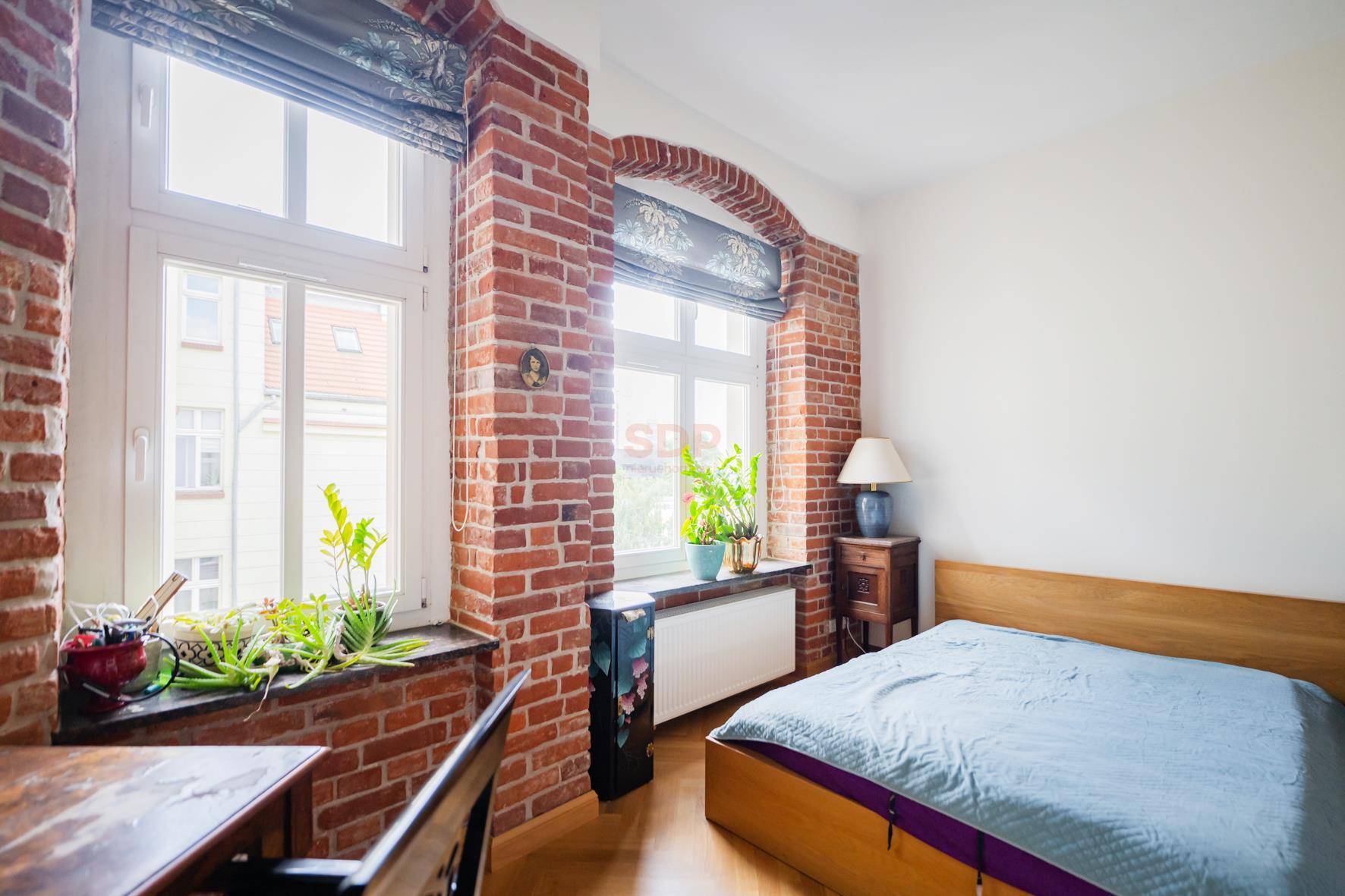 Przestronny apartament w kamienicy projektu Maxa Berga-4