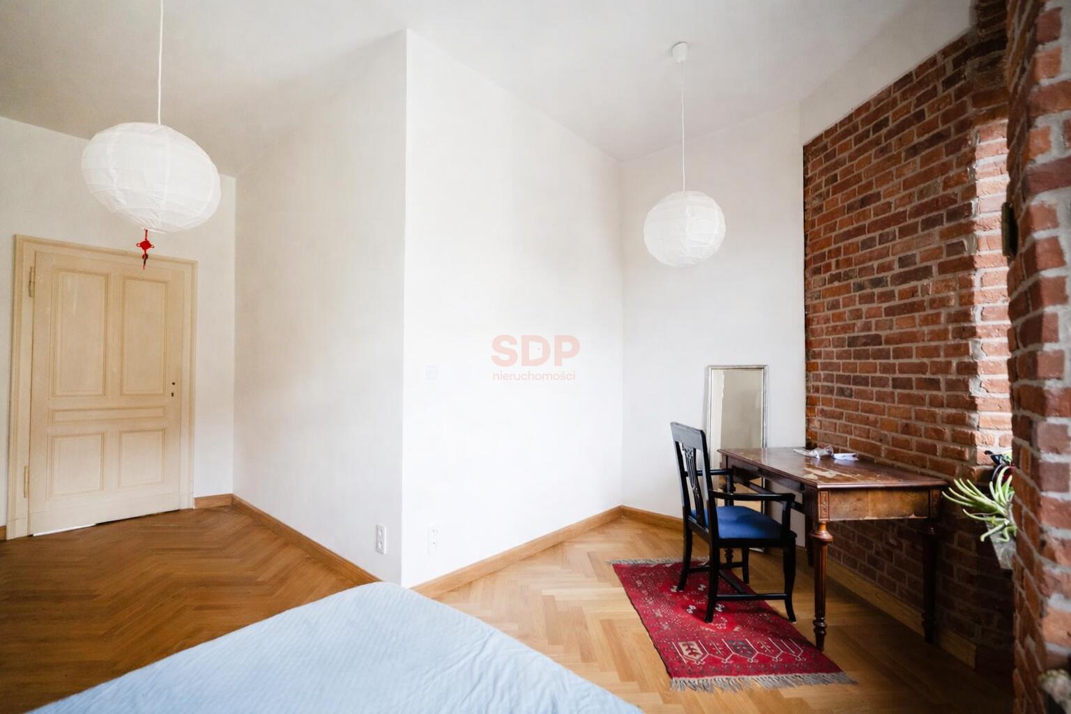 Przestronny apartament w kamienicy projektu Maxa Berga-5