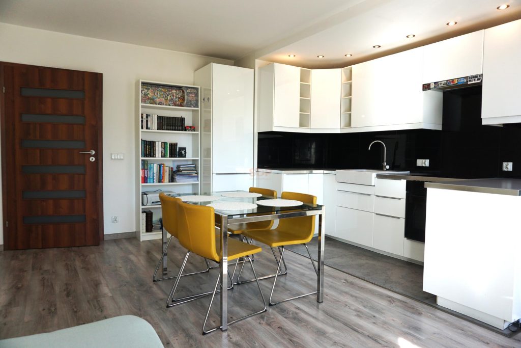 2pokoje na Krzykach koło ul Krzyckiej-0