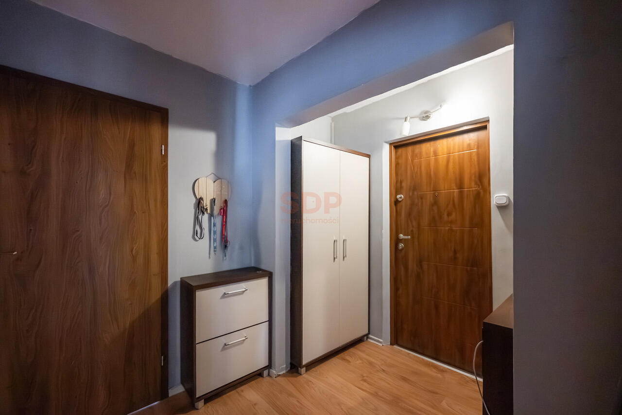 4 pokoje z kuchnią. Do odświeżenia i własnej aranżacji.-10