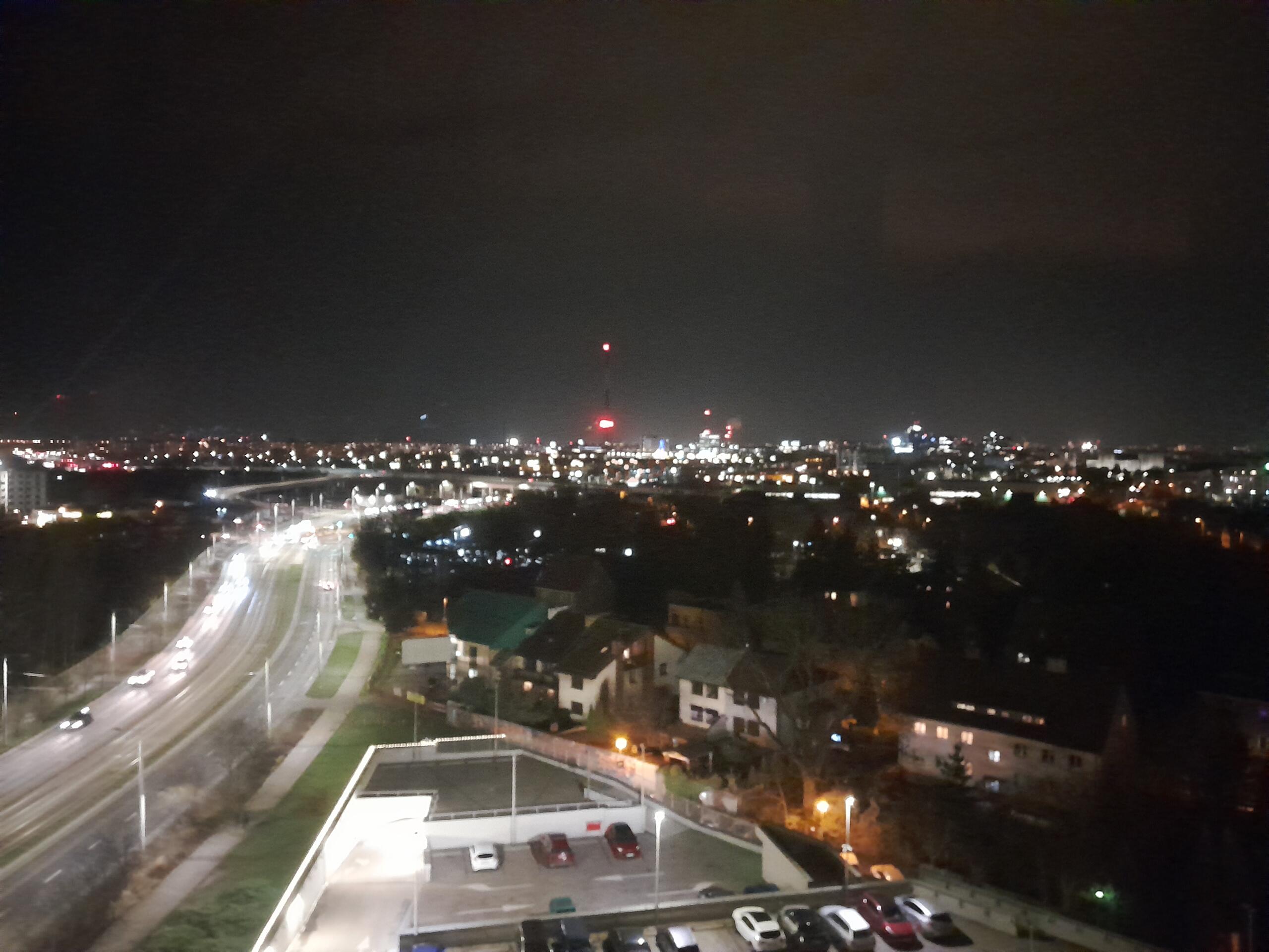 4 pokoje z kuchnią. Do odświeżenia i własnej aranżacji.-2