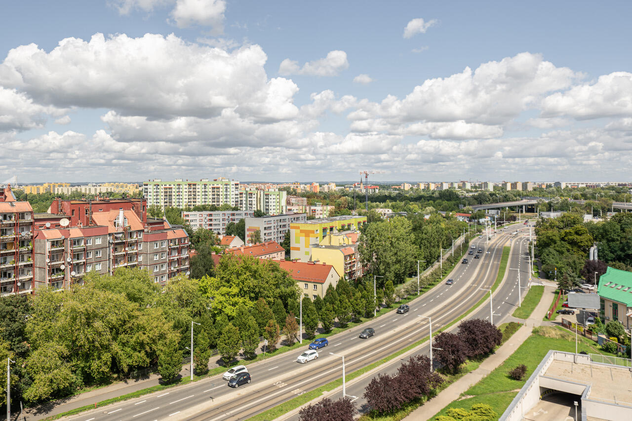 4 pokoje z kuchnią. Do odświeżenia i własnej aranżacji.-5