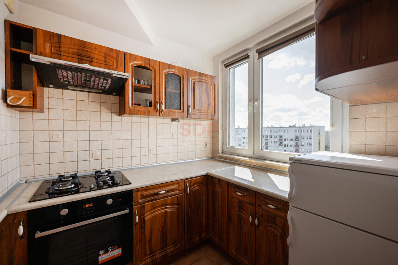 4 pokoje z kuchnią. Do odświeżenia i własnej aranżacji.-6