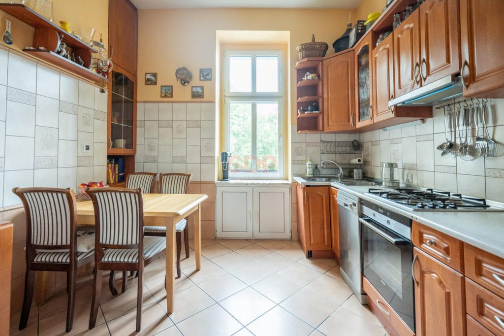 4 pokoje w odrestaurowanej kamienicy | 93 m2 | Huby-0