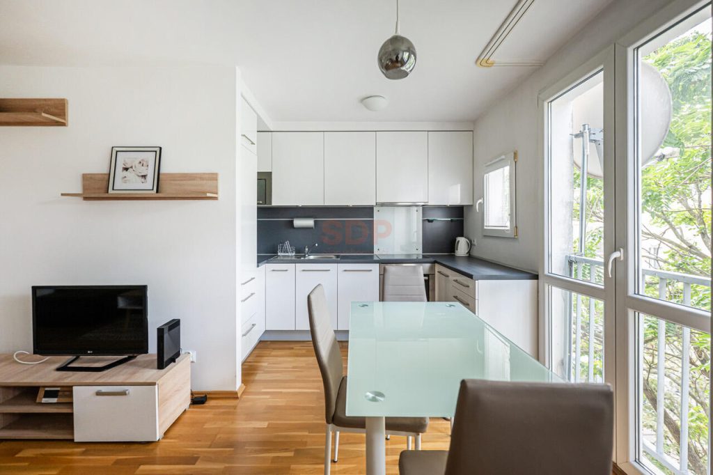 DWA POKOJE PRZY RYNKU, GOTOWE DO ZAMIESZKANIA.-0