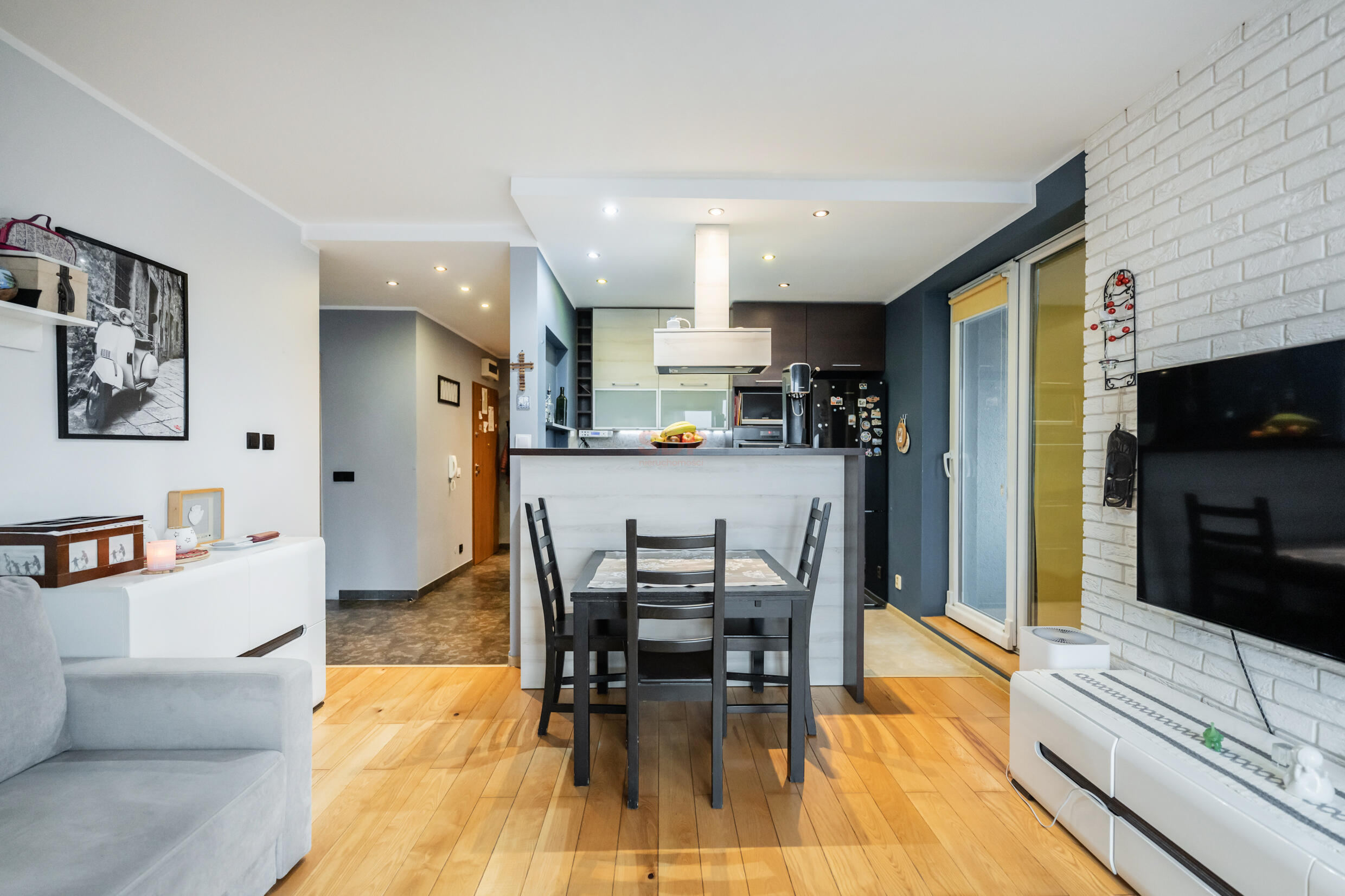 3 pokoje | loggia |miejsce postojowe za szlabnem | widok na Ślęże-2