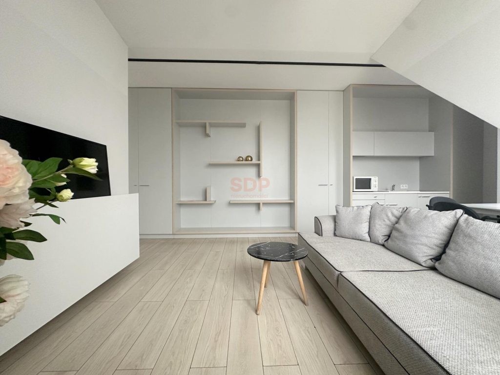 Mieszkanie przy pl. Jana Pawła II w świetnej cenie!-0