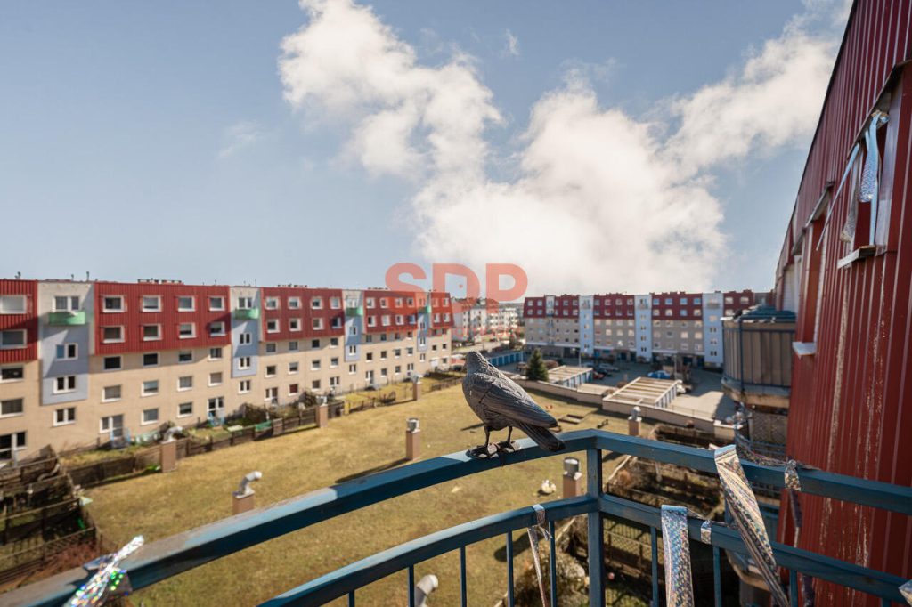 Dwupoziomowe mieszkanie z dwoma balkonami i dwoma garderobami-0