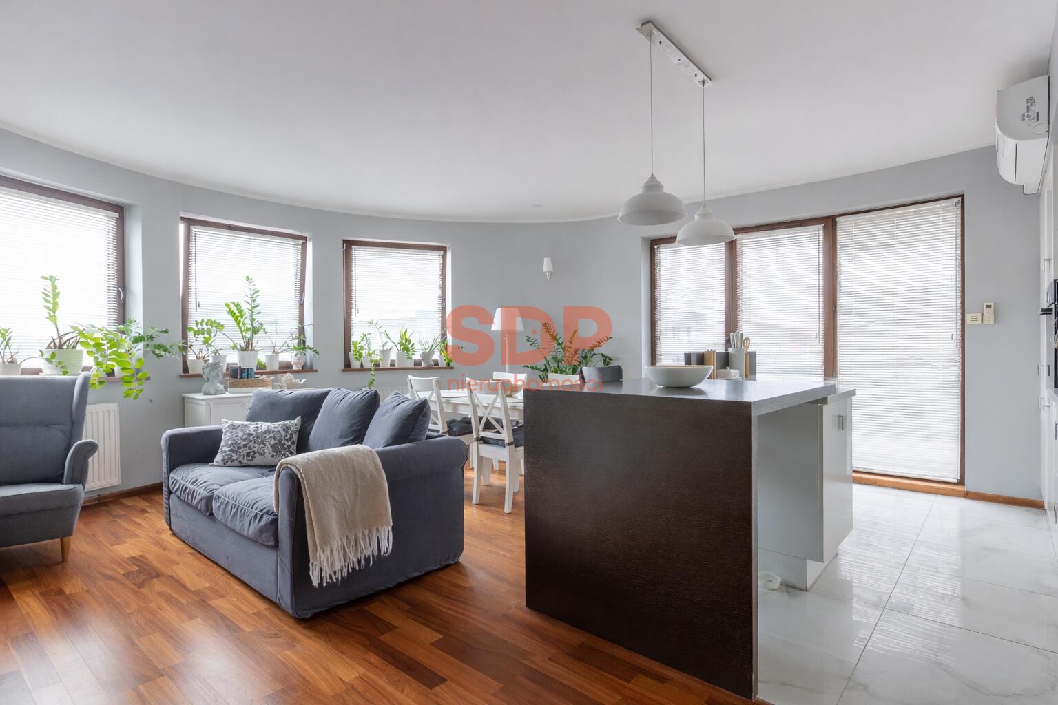 Narożne, klimatyzowane 3 pokoje | Zamknięte osiedle | Komórka 4,6 m²-1