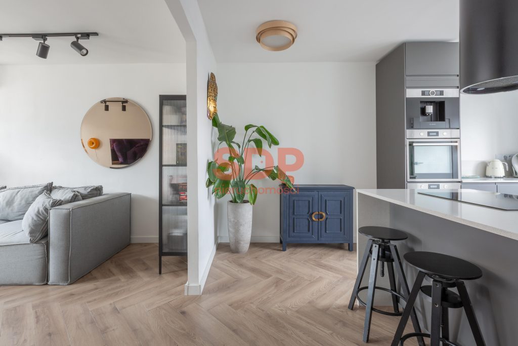 2-pok. mieszkanie w ścisłym centrum|balkon|Wita Stwosza-0