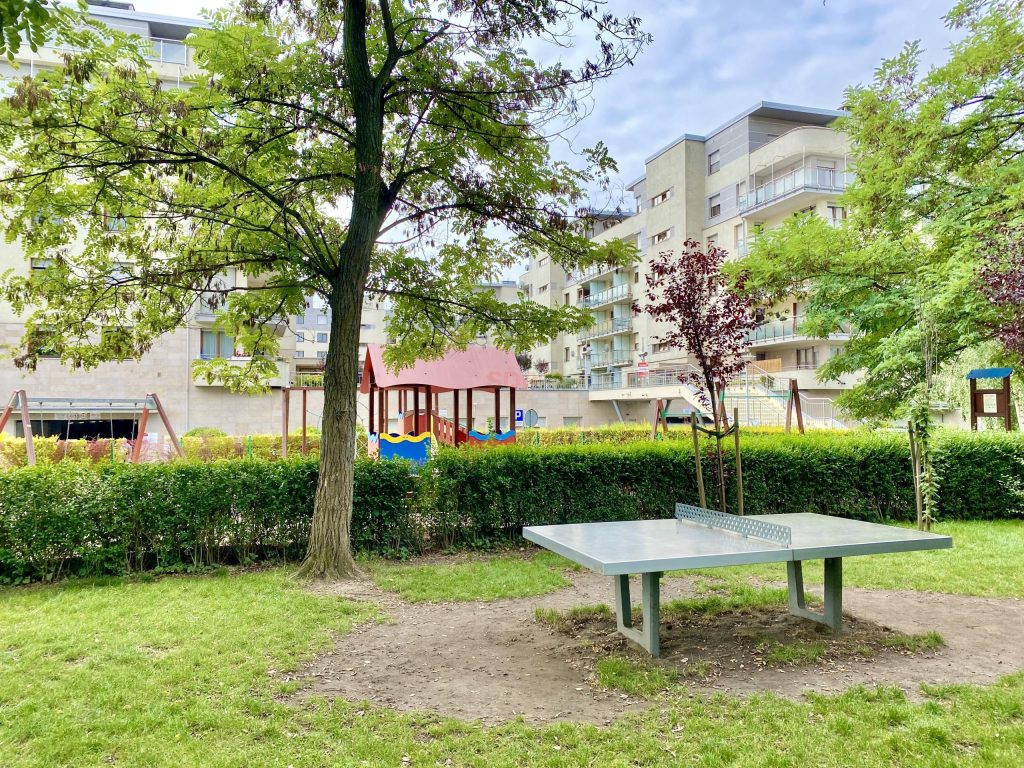 Belveder Park z zamykanym garażem baklon 9m2-0