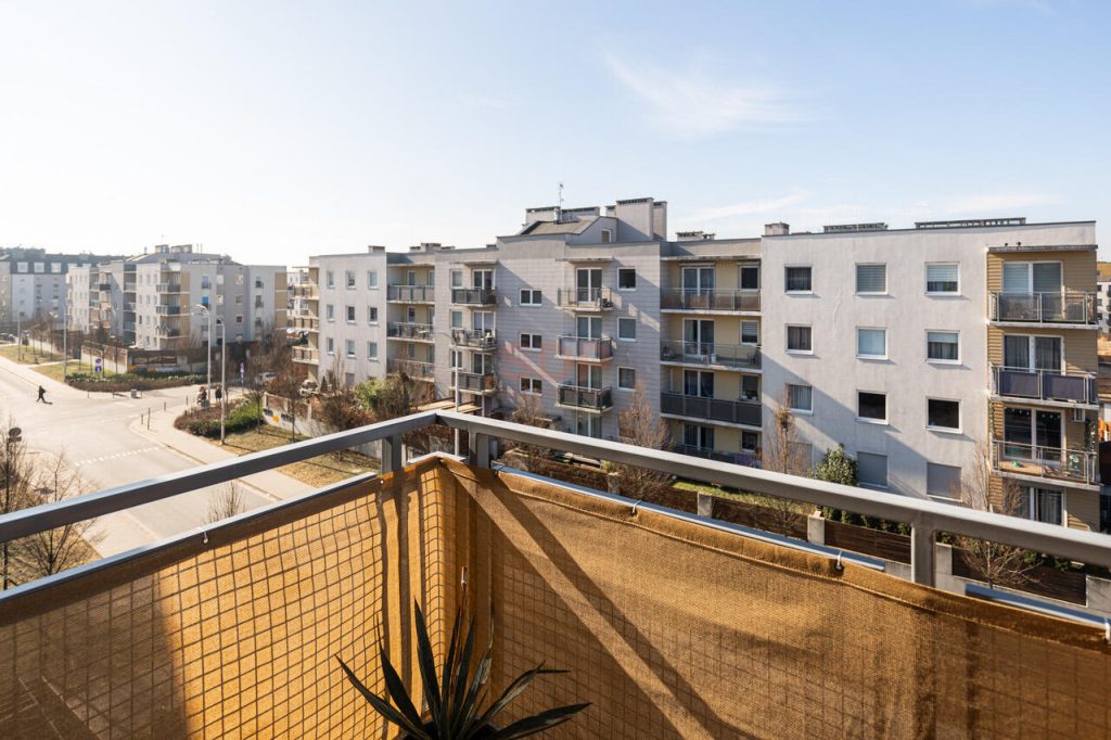 Jasne 3-pokoje, balkon, Krzyki, Jagodno, miejsce postojowe-0