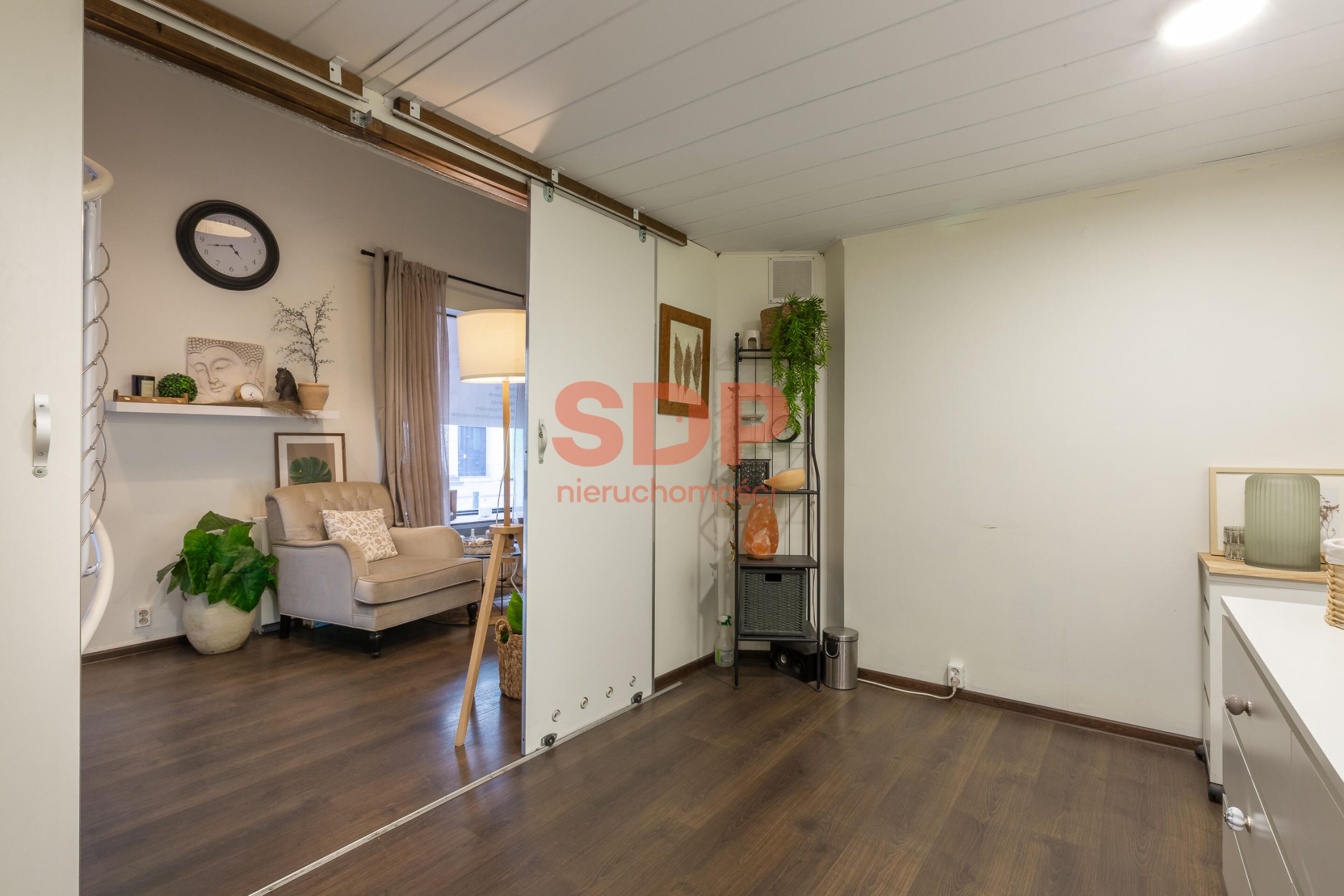 Lokal usługowy z witryną przy uczęszczanej drodze-7