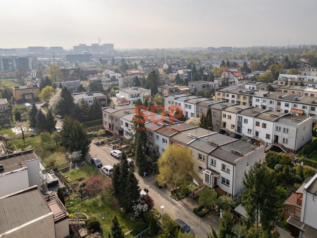 Dom z ogrodem i fotowoltaiką 6 kW | Garaż | Cicha część Wrocławia-0