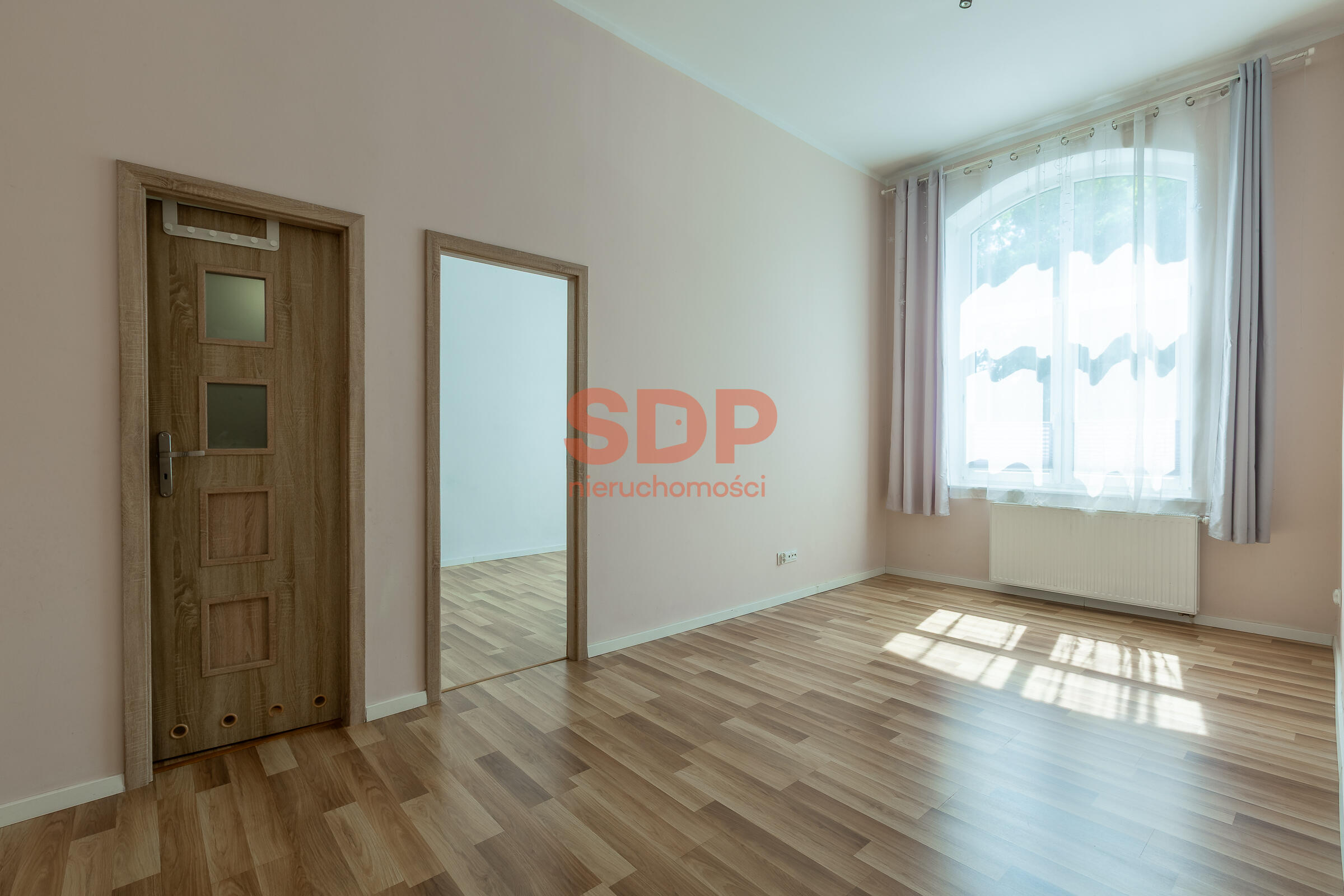 Wysokie pomieszczenia, duże okna, po remoncie-4